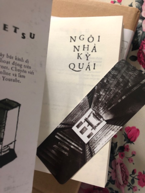 Giao hàng rất là nhanh luôn, chưa đến 12 tiếng đồng hồ hàng đã đến tận nhà rồi. Sách mình chưa đọc nên chưa thể nhận xét nội dung nhưng mình có linh cảm rằng sẽ rất hay. 

Một điều mình chưa hài lòng là sách không có bao bọc bên ngoài, dễ ảnh hưởng đến chất lượng của bìa sách.