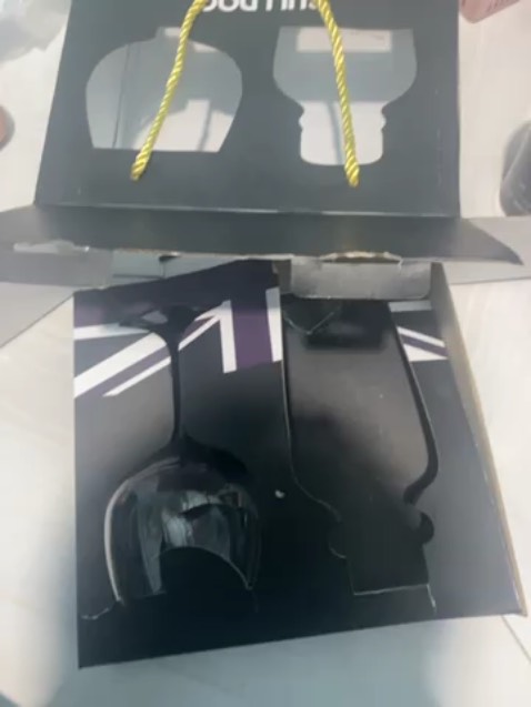 (*) Đánh giá không tính điểm
Ly quà tặng bị vỡ trong quá trình giao hàng thì phải. Khi mình nhận hàng thì đã thấy sự không lành do nghe tiếng leng keng từ gói hàng. Mình mua chỉ vì thấy chiếc ly đẹp mà bị vỡ rồi. Tiếc thật (*) Đánh giá không tính điểm
Ly quà tặng bị vỡ trong quá trình giao hàng thì phải. Khi mình nhận hàng thì đã thấy sự không lành do nghe tiếng leng keng từ gói hàng. Mình mua chỉ vì thấy chiếc ly đẹp mà bị vỡ rồi. Tiếc thật