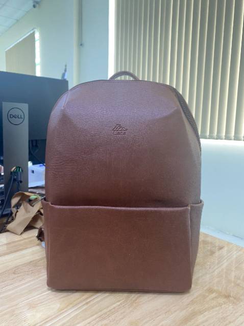 Balo quá đẹp luôn ạ .. bên trong rất rộng có cả ngăn giảm sốc cho laptop nữa .. chất da thì quá tốt chống nc vô tư ... Thank shop nhìu nha !!!!
