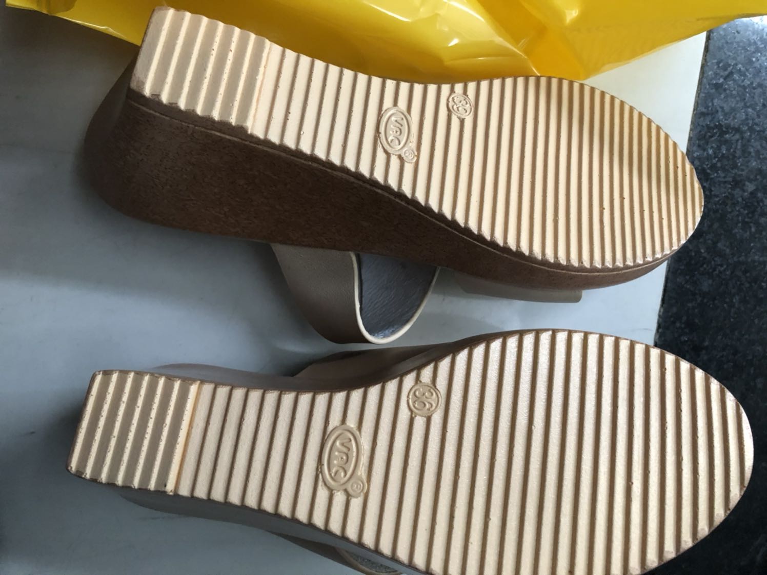 Không hài lòng. Mang thế nào các bác nhở??