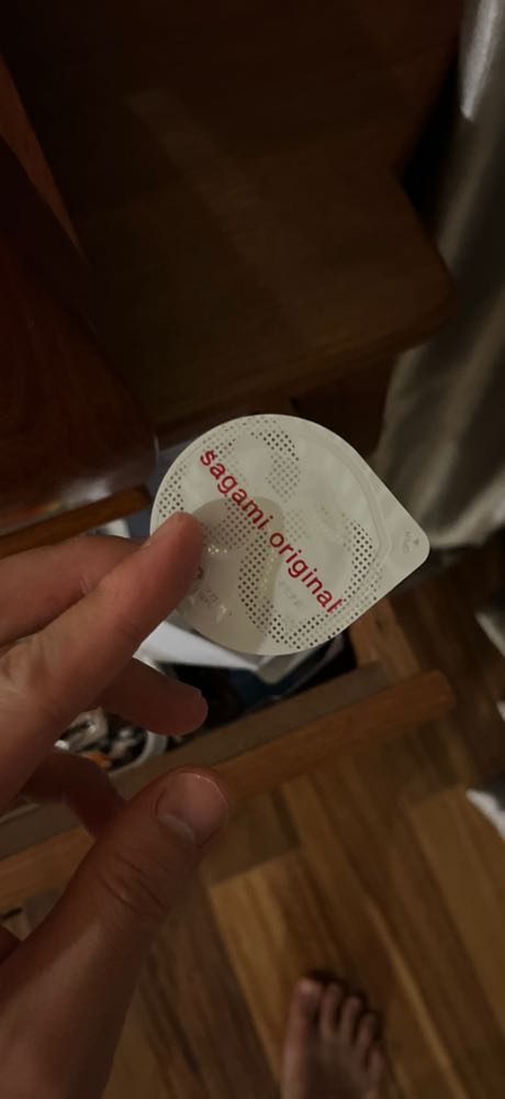 Ship thành 2 hộp, 1 hộp hơi méo nhưng k rách j hết dùng bao phê hehe