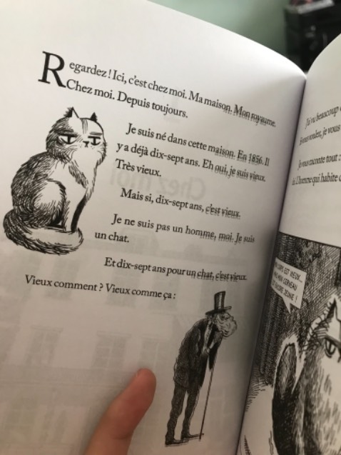 Buồn ghê, cuốn này hơn 200K, mà mua về thì giấy in mực lem, còn sách nhỏ tí với mỏng dính! Okay thì hiểu là sách nhập, sách ngoại, nhưng mà chất lượng thế này thì không thể chấp nhận được shop ơi. Cộng điểm là đóng gói tốt, có postcard ghi tên họ của mình bằng tay. May mà mình yêu câu chuyện này nên trừ 1 sao thôi…