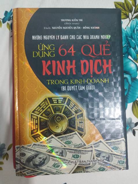 Bìa đẹp. 
Giấy không đẹp. 
In mực không đều. Trang đậm trang nhạt. 
Nhận sách không hài lòng lắm.