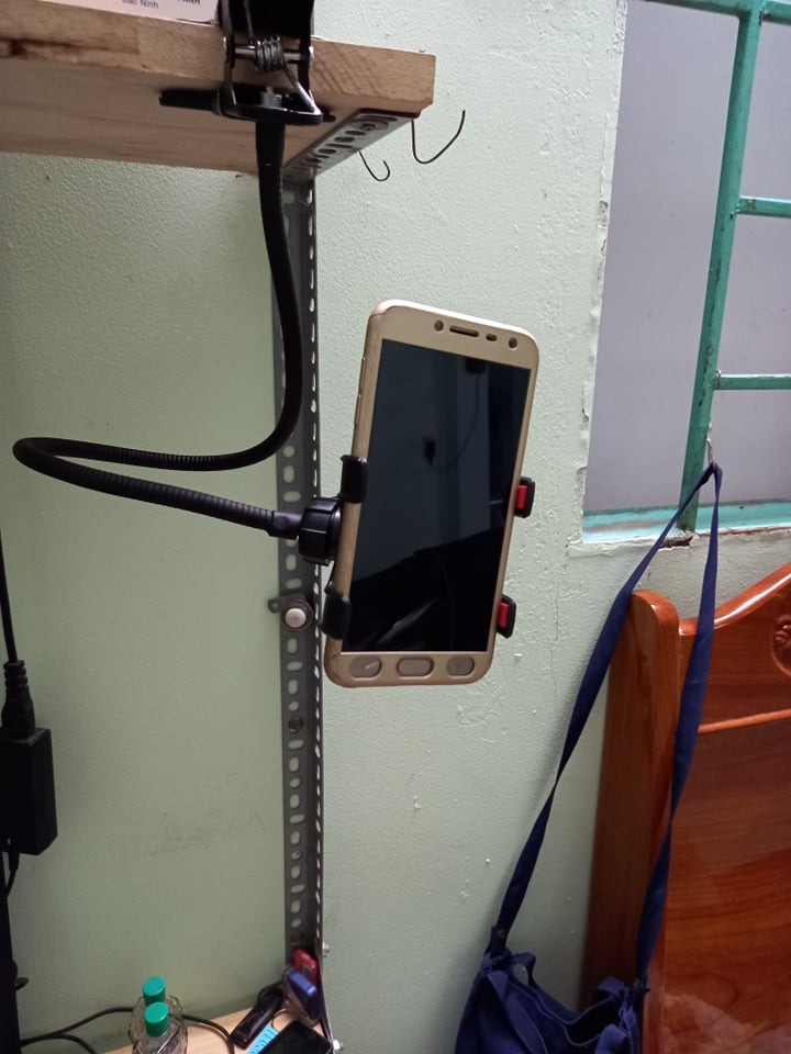 Hàng đẹp, chắc chắn, không bị xệ khi để điện thoại cao. Giao hàng nhanh không tưởng (chiều chủ nhật đặt là sáng thứ 2 đã có).
Cực kỳ hài lòng với sản phẩm.