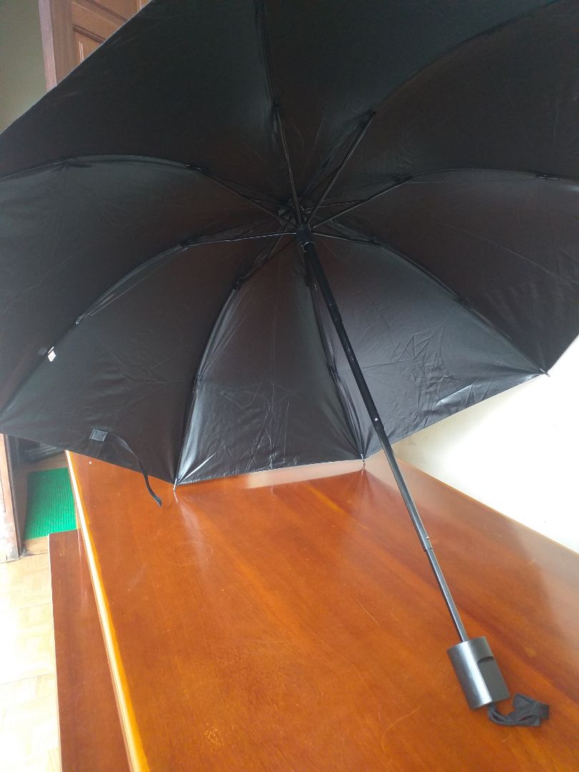 với 60k thì ko thể đòi nhiều đc. vải dù thì ổn nhưng phần gọng thì ko chắc lắm, cán ô có yếu. Mua về đi nắng thì ok, tránh dùng khi gió to.