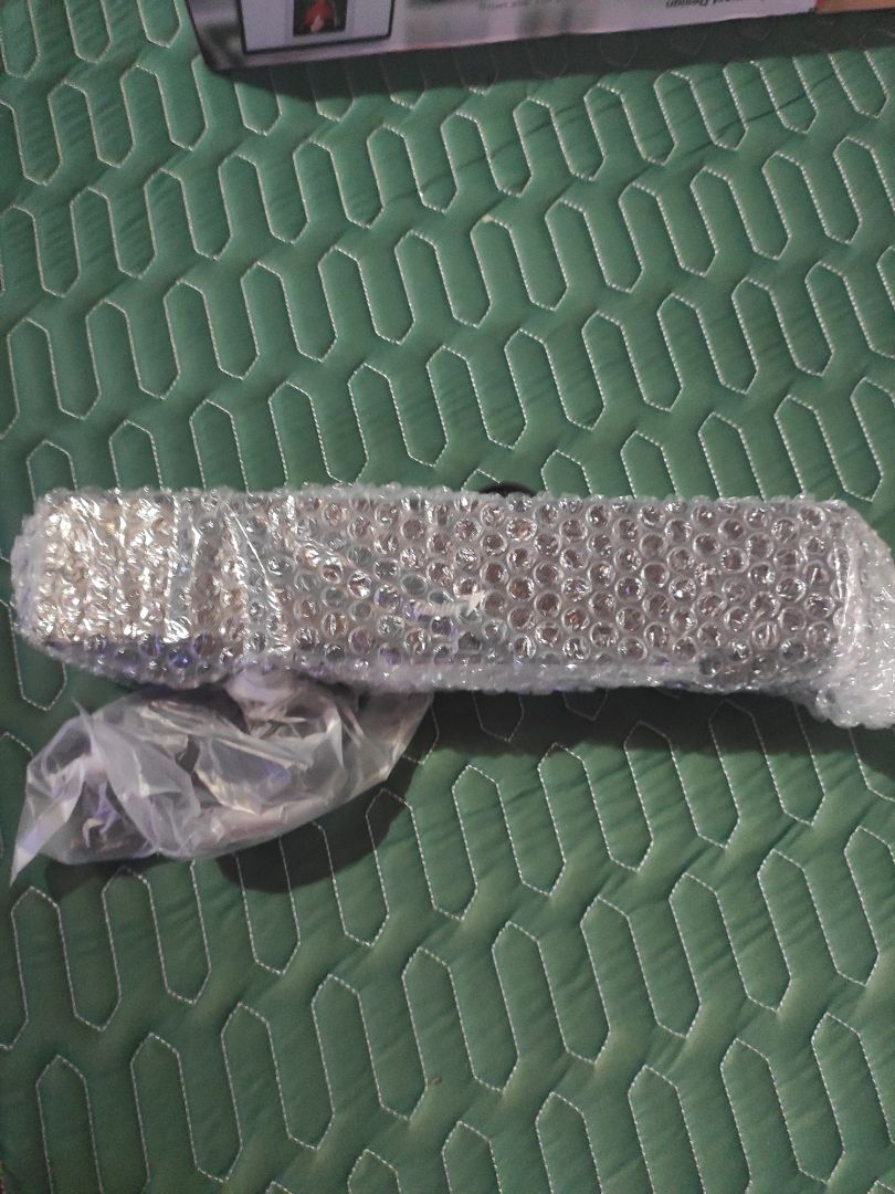 Giao hàng nhanh, sp như mô tả, chất âm tậm đc trong tầm giá, mỗi tội tem bảo hành dán ảo ma canada thật.!