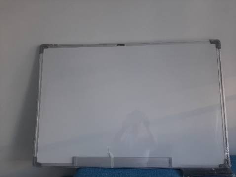 Bảng viết mượt mà, khung chắc chắn, giao hàng nhanh, ko bị móp hay xước gì. Chất lượng tốt, rất ưng ý. Chuẩn 5 sao