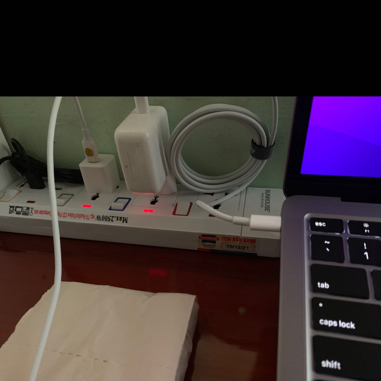 Ổ cắm chất lượng, cơ mà to hơn mình nghĩ