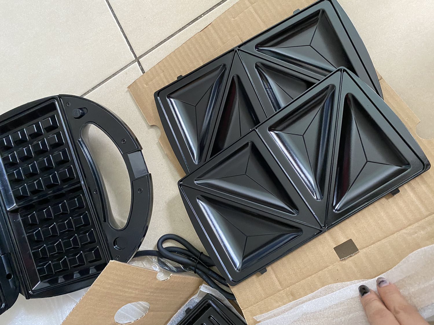 Giao siêu nhanhh luôn ạ, anh shipper có tâm nhiệt tình. Hàng nguyên kiện không có vết xước luôn ạ. Chưa *** thử, mong là chuẩn như lưc nhận hàng.