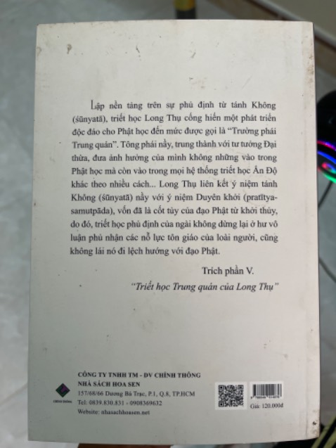 Sách quá dơ, cũ. Hình thức đóng gói tạm ổn. Có lẽ vì ít người đọc nên sách này không được giữ gìn. Không có bọc màng cứng bảo vệ sách
