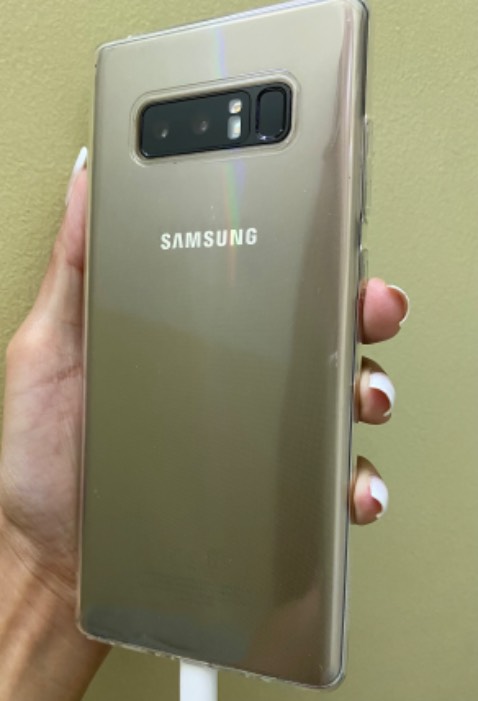 Ốp đẹp và ôm sát viền lên cả màn hình đt khá tuyệt, ko quá mỏng hoặc quá dày, cầm rất thích tay và ko bị thô nặng (à ko có mấy nút đóng mấy lỗ cắm ngen). Shipper nhiệt tình thân thiện. Thanks all