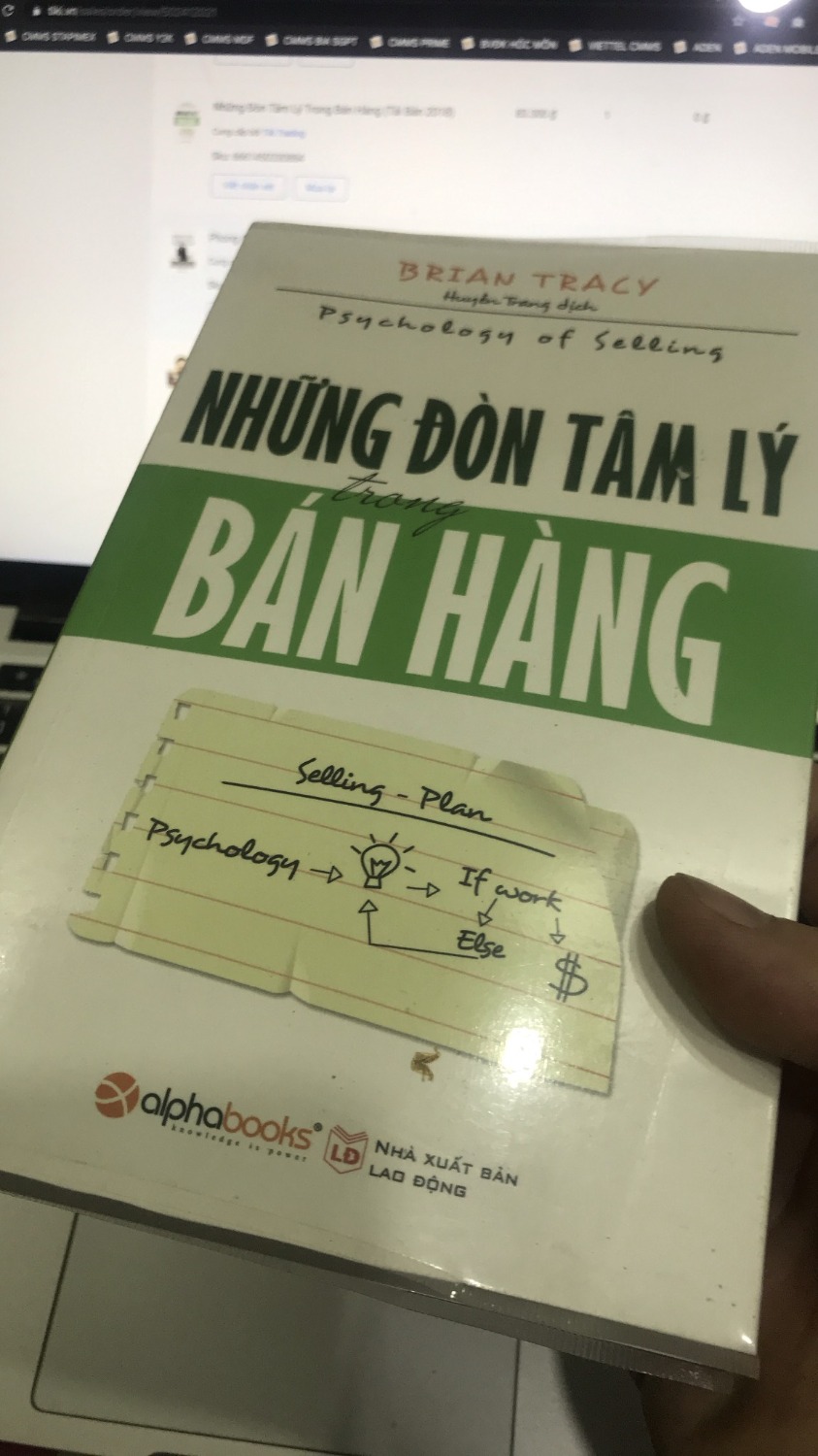 Bán hàng cũng phải dựa vào nhiều yêu tố. Tâm lý là một yếu tố quan trọng, Như live tream bán hàng thì tâm lý đám đông, bán BĐS thì tâm lý lợi nhuận. Một cuốn sách hay. Giao nhanh, book care cẩn thận