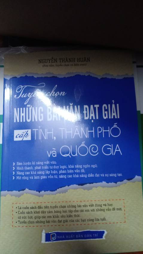 Sách hay và hữu ích lắm mỗi tội mép sách dính chút keo hay s ý