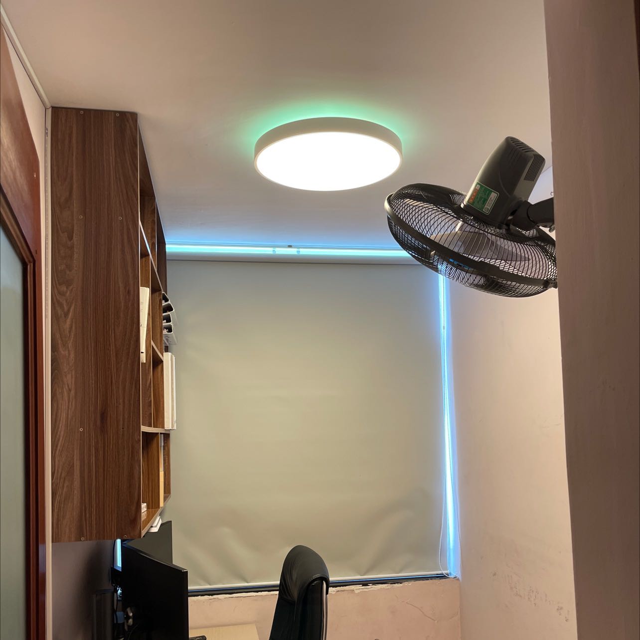 Sản phẩm này thật sự tuyệt vời.
Thông minh.
Kết nối được tất cả các hệ sinh thái phổ biến hiện nay.
Sản phẩm thật sự đáng mua!
Ánh sáng toả ra rất đẹp làm căn phòng trở nên sang trọng hơn rất nhiều.