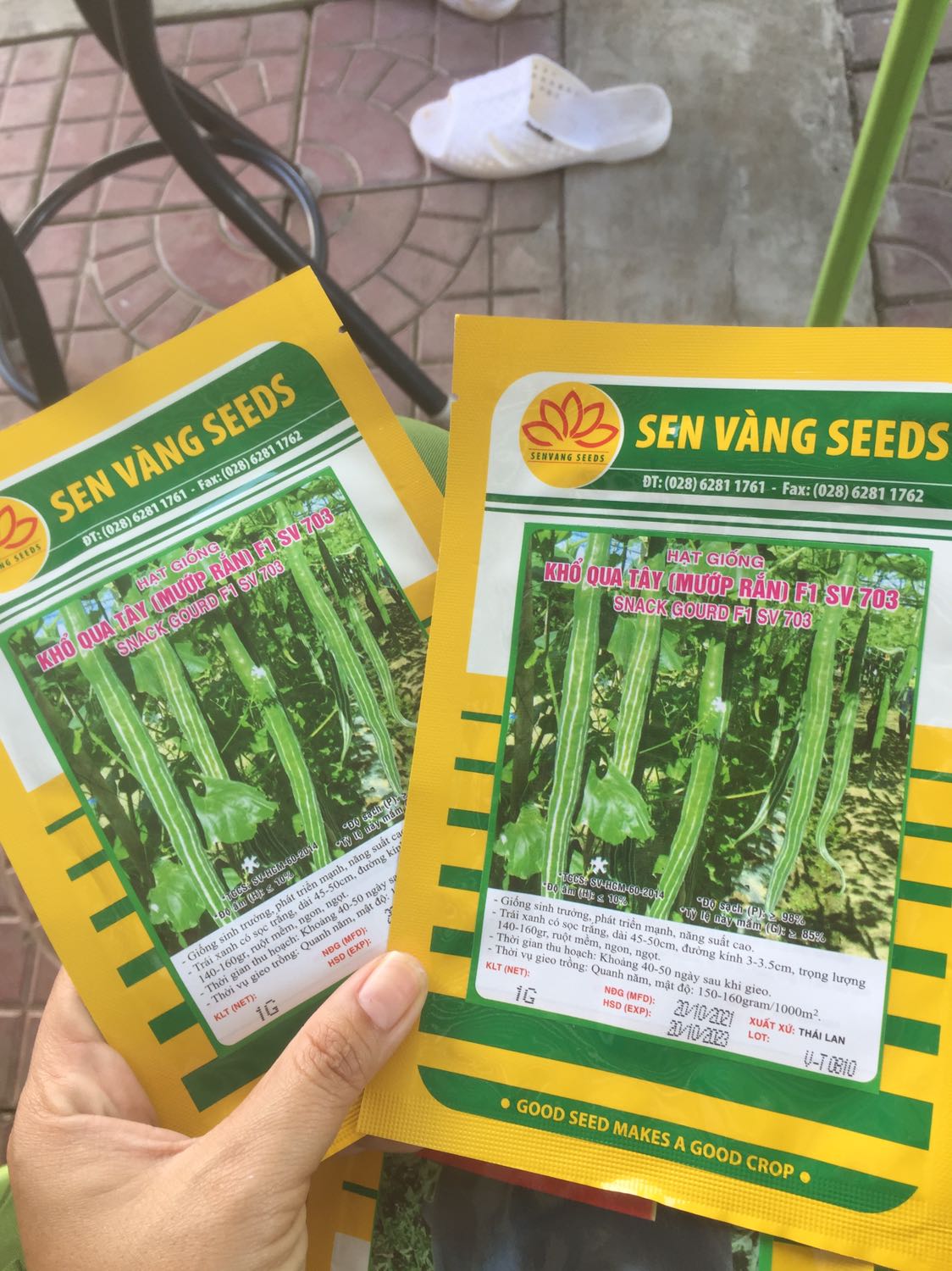 Giao đúng, shipper phục vụ ko chuyên nghiệp, để khách đợi, xém huỷ đơn