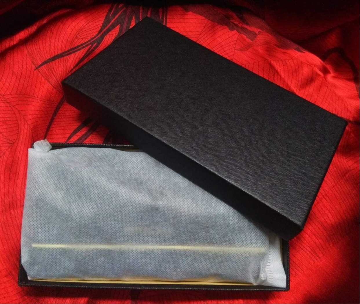 Món quà quá đẹp từ khâu đóng gói cẩn thận và hộp đựng rất đẹp rất thích hợp làm quà tặng. Vừng ơi mở ra thì càng thích vì ví quá đẹp sắc nét, đường may đều, viền và chữ ánh vàng nhìn sang quá...cầm vừa và chắc tay nhưng không nặng...tuyệt quá đi
Cám ơn shop rất nhiều vì món quà sinh nhật tuyệt vời dành cho mẹ mình
Chúc shop luôn buôn may bán đắt với những sản phẩm rất chất lượng như vậy Món quà quá đẹp từ khâu đóng gói cẩn thận và hộp đựng rất đẹp rất thích hợp làm quà tặng. Vừng ơi mở ra thì càng thích vì ví quá đẹp sắc nét, đường may đều, viền và chữ ánh vàng nhìn sang quá...cầm vừa và chắc tay nhưng không nặng...tuyệt quá đi
Cám ơn shop rất nhiều vì món quà sinh nhật tuyệt vời dành cho mẹ mình
Chúc shop luôn buôn may bán đắt với những sản phẩm rất chất lượng như vậy