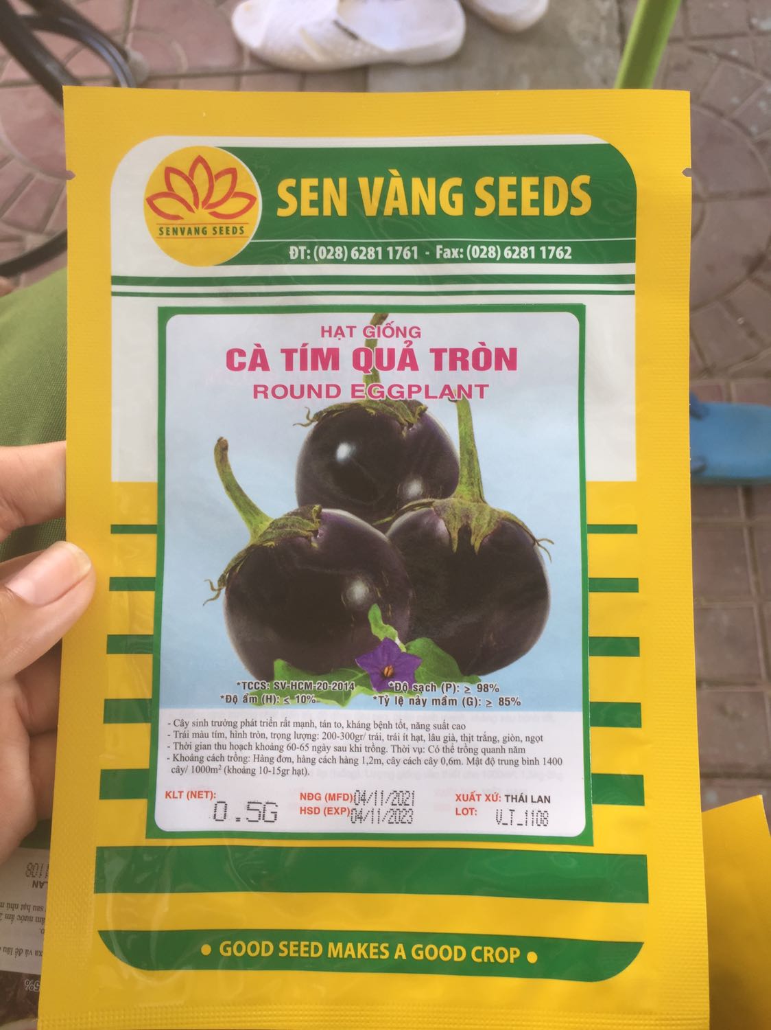 Giao đúng mẫu, shipper ko chuyên nghiệp, tặng kèm phân bón