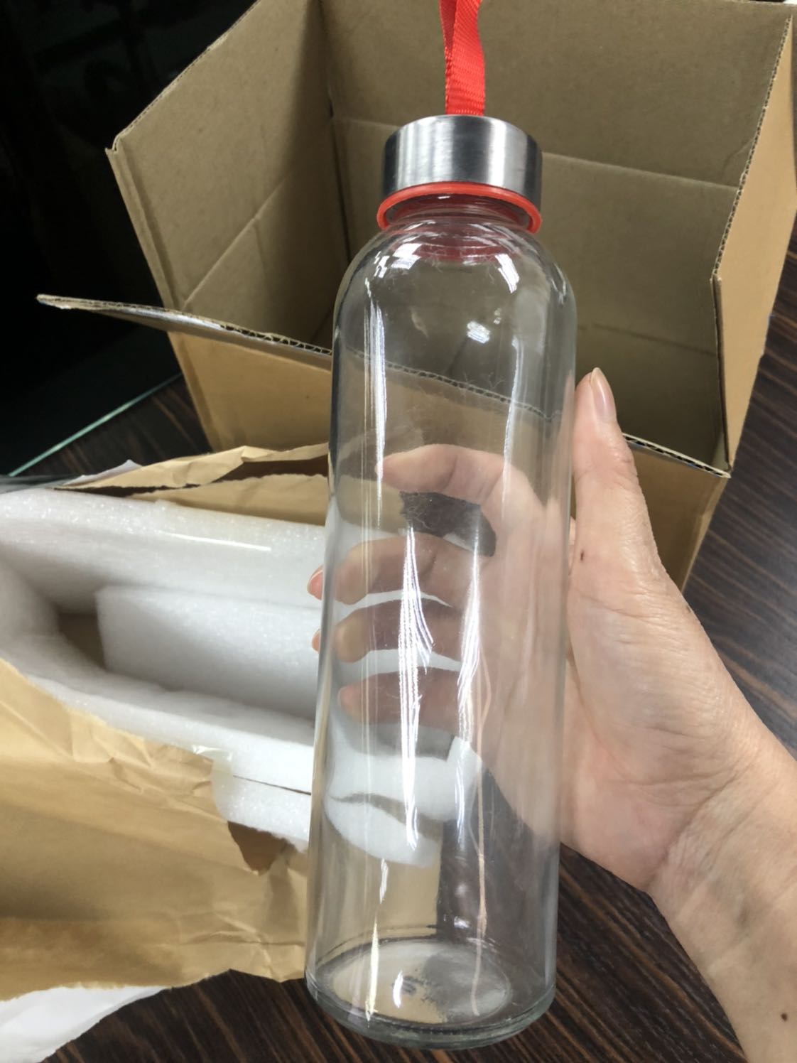 Hàng Tiki đóng gói rất cẩn thận nên mình luôn ủng hộ Tiki. 
Đơn hàng này mình order 2 bình nhưng khi nhận hàng chỉ có 1 bình là sao shop ơi? Giao thiếu hàng rồi. Mong shop phản hồi sớm.