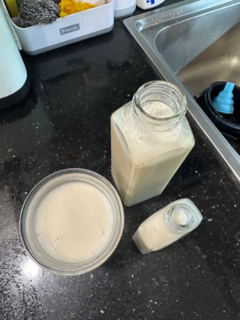 *** thử thì mịn lắm ko có bị lợn cơn bã. Shipper tiki giao 2h siêu nhanh dù sg hôm nay mưa siêu to. 🫶