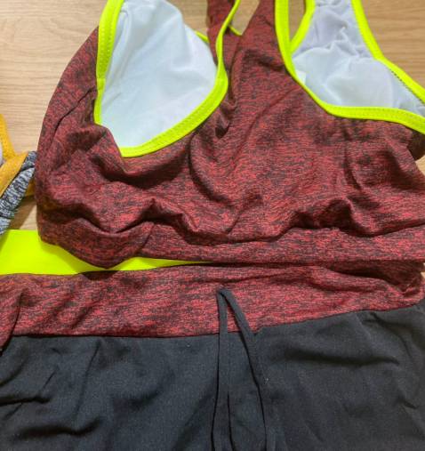 rất thích mẫu này, dễ thương. đơn giản dễ mặc. đã mua cả 2 bộ của shop để tập luyện và đi bơi.