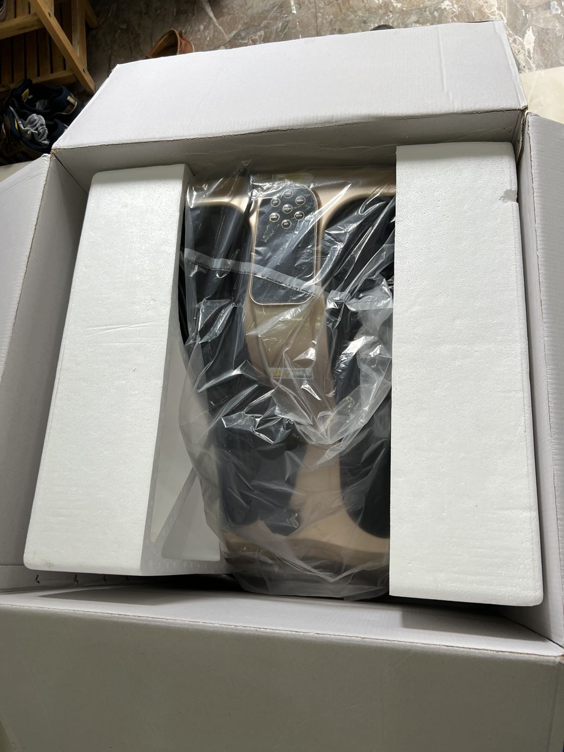 Máy chạy chập chờn không ổn định, tính năng nóng ko hoạt động. Đề nghị đổi mây