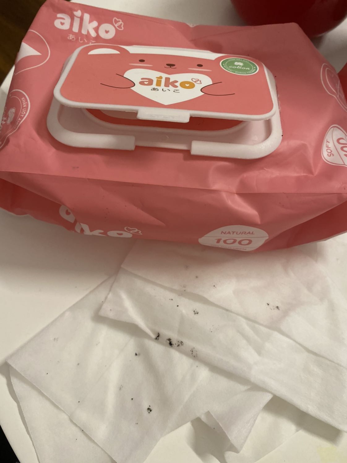 Chất lượng giấy không thể chấp nhận nổi, vừa bẩn, vừa khô không thể lau nổi. Đề nghị nhà bán có phương án xử lý giùm ạ!!! Đây là lần đầu mình mua hàng của bạn nhưng chắc không bao giờ có lần thứ 2