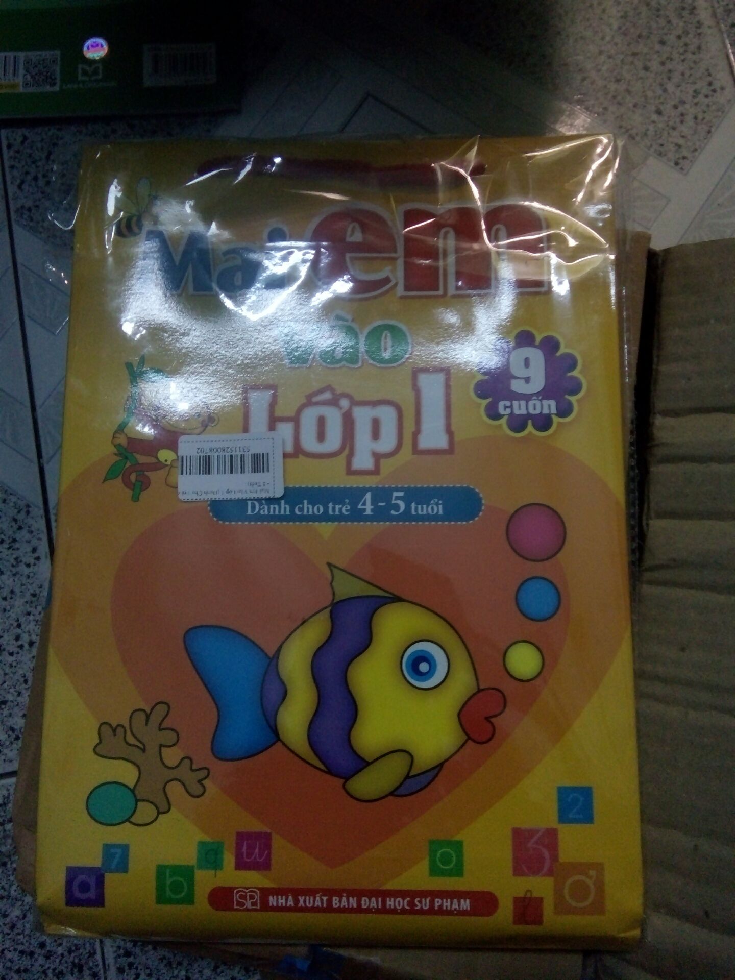 túi  đầy đủ  9 cuốn,trình  bày đẹp, dễ  hiểu,  bé  rất  thích. hơi  ít  trang.