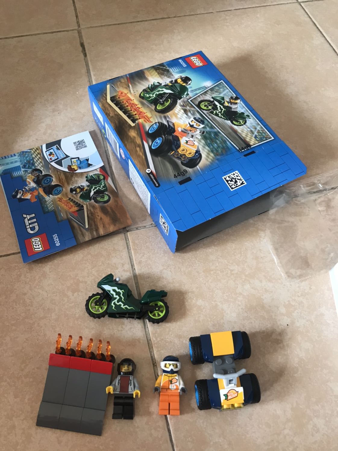 Bộ này các chi tiết sẽ lắp ráp và tạo hình cũng dễ ! Phù hợp cho các bé trai !