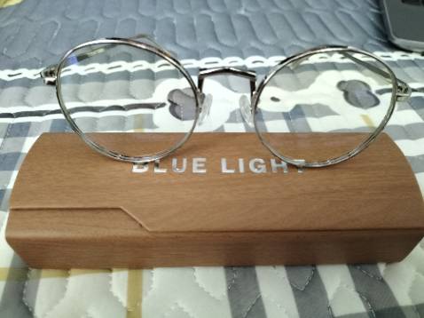 Hàng đúng như miêu tả, đầy đủ, k bị trầy xước gì, gói hàng kĩ lưỡng, giao hàng đúng giờ