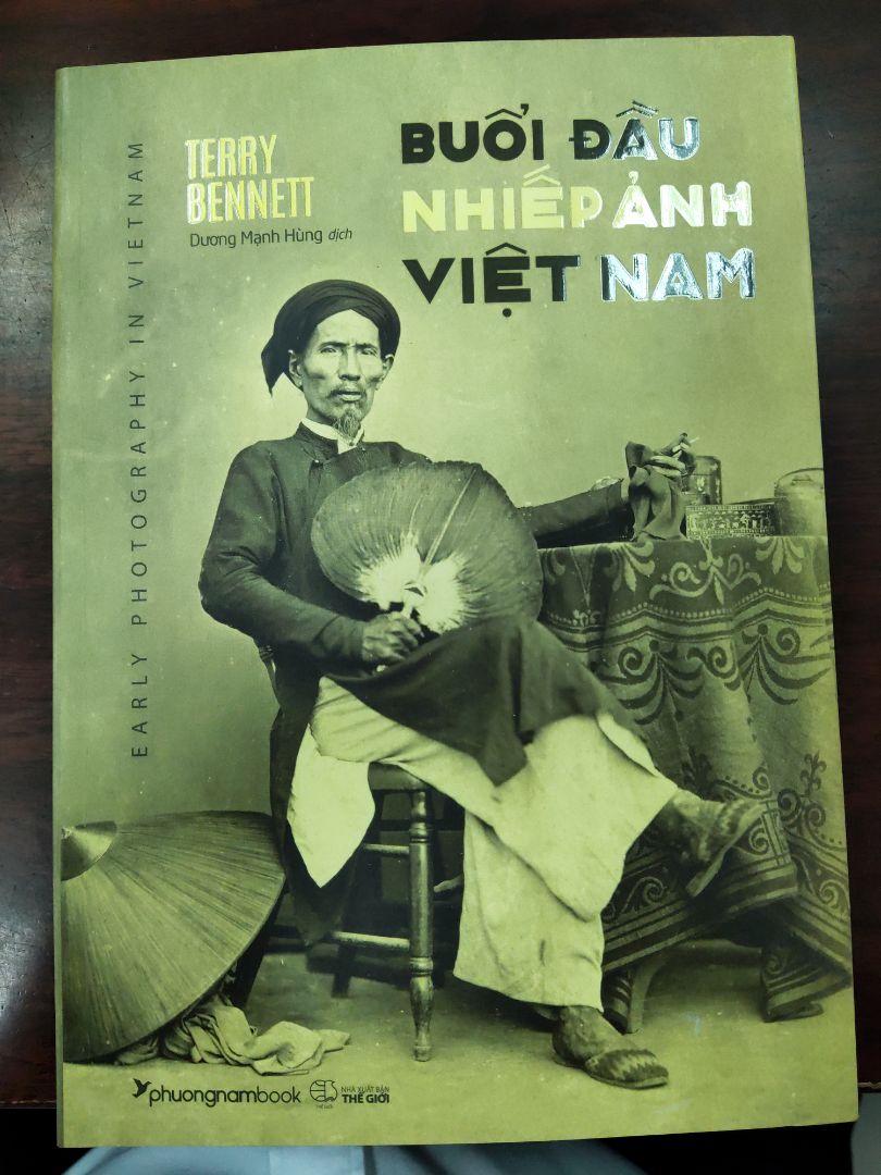 giao hàng nhanh, đóng gói bằng hộp giấy bìa cứng, nhân viên giao hàng lịch sự, sách còn mới và đẹp.