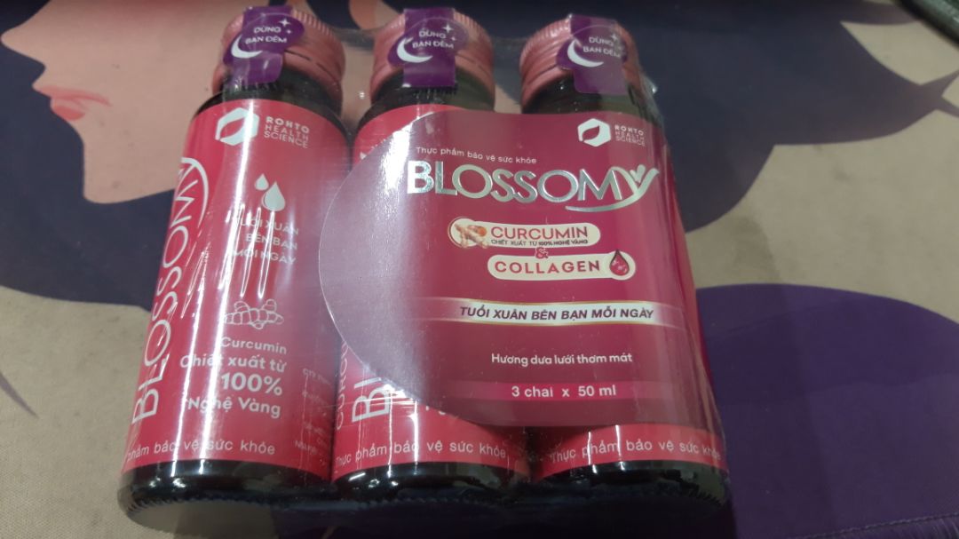 Vừa nhận hàng nên chưa nhận xét về chất lượng, nhưng cảm quan ban đầu thì không  tốt chút nào.
Mở hộp ra bụi bay thẳng vào mặt. Bụi bám dày một lớp trên vỏ. Hàng sản xuất cuối năm ngoái, date còn dài. Bọc hàng không có xốp nổ mà ko vỡ lọ nào thì cũng gọi là kỳ tích.
Để dùng 1 thời gian sẽ quay lại nhận xét chất lượng.