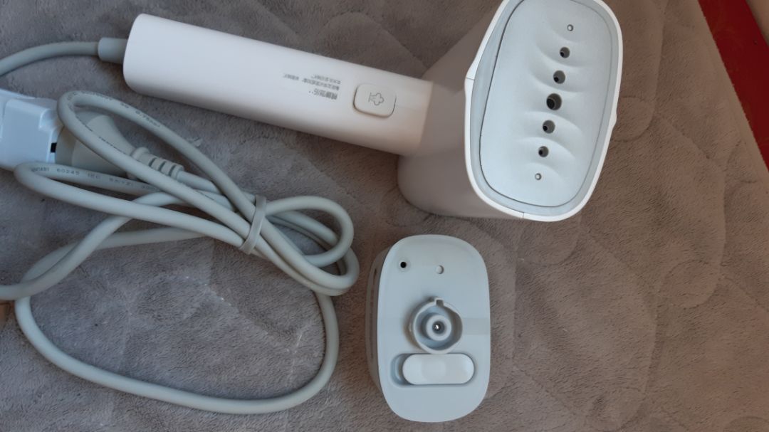 Ủi quần áo mặc đi làm khá thẳng, tiện lợi, đỡ mất công chuẩn bị và dọn dẹp 
Thấy có nhiều bạn chê ủi không thẳng chắc chưa quen sử dụng, chưa thẳng thì để ngay chỗ nhăn lâu hơn 1 chút
Đáng mua, tiện lợi hơn cho cuộc sống hàng ngày 
Không bị bóng hay vàng quần áo Ủi quần áo mặc đi làm khá thẳng, tiện lợi, đỡ mất công chuẩn bị và dọn dẹp 
Thấy có nhiều bạn chê ủi không thẳng chắc chưa quen sử dụng, chưa thẳng thì để ngay chỗ nhăn lâu hơn 1 chút
Đáng mua, tiện lợi hơn cho cuộc sống hàng ngày 
Không bị bóng hay vàng quần áo