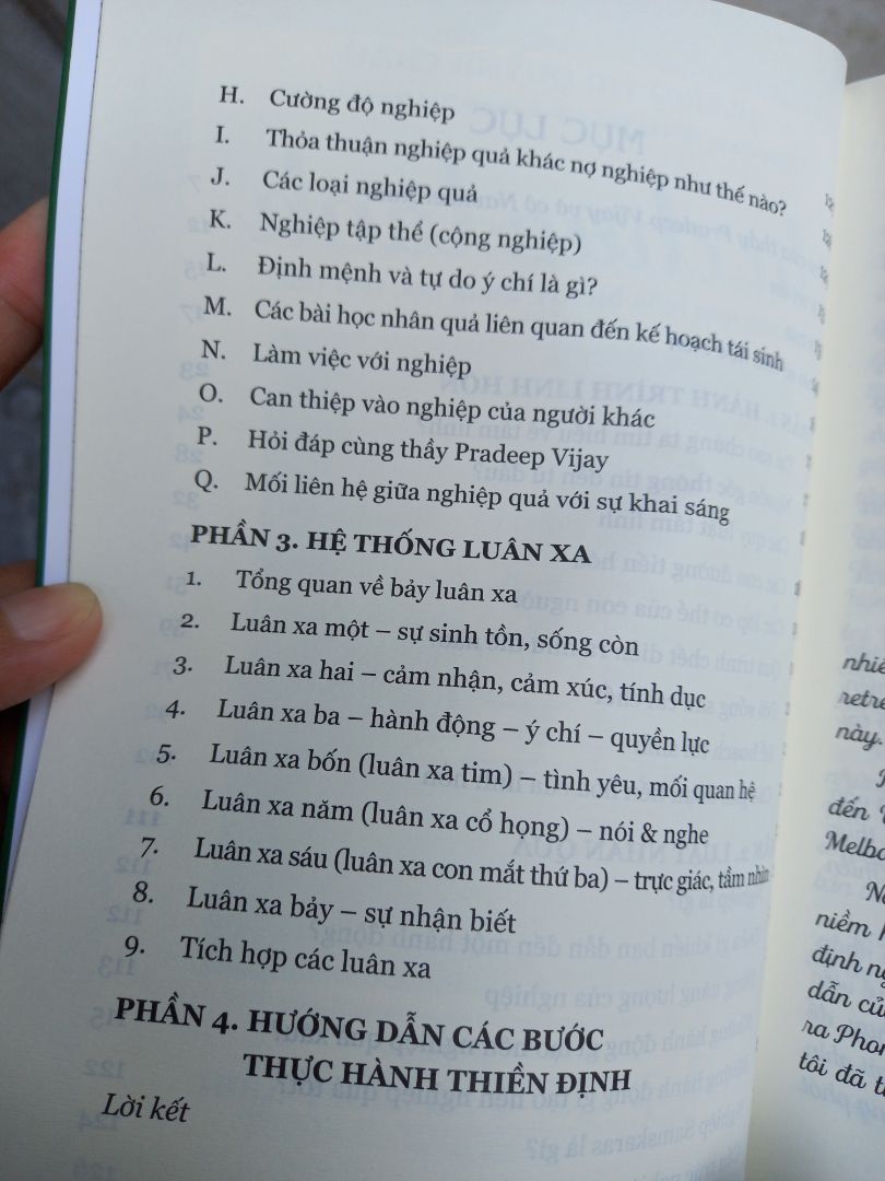 Cuốn sách không phụ kì vọng của mình. Hầu hết các nội dung đều hay, cho mình câu trả lời về tất cả vấn đề về tâm linh mà mình quan tâm. Tại sao mình có mặt trên cuộc đời, mình từ đâu đến, mình sẽ đi về đâu? Tất cả khó khăn, thử thách mà mình gặp đều vì mục đích là sự tiến hóa về mặt linh hồn. Trước đây mình đã đọc qua loạt sách của tác giả Nguyên Phong có đề cập đến những vấn đề tâm linh mà mìnhquan tâm, nên lần này đọc càng hiểu sâu sắc hơn. Nhưng phải nói giải đáp nhiều nhất những thắc mắc cho mình là quyển sách này. Mình cũng mua thêm Thiền chữa lành thân và tâm, Luật tâm thức, Năng lượng của hơi thở để có hiểu biết kĩ hơn nữa.
