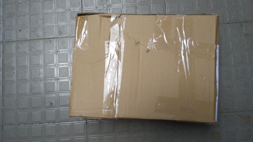 Nhân viên giao hàng nhiệt tình , thân thiện .
 Đóng gói cẩm thận .
 Trong hộp không có cáp HDMI .