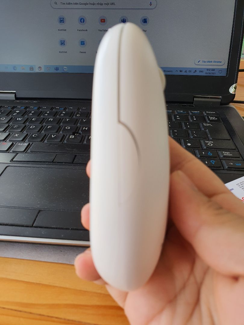 chuột đẹp, gọn gàng, cầm vừa tay. có kèm phiếu bảo hành của hãng.  độ bền chưa biết được như thế nào phải sử dụng 1 thời gian thì mới đánh giá tiếp được.