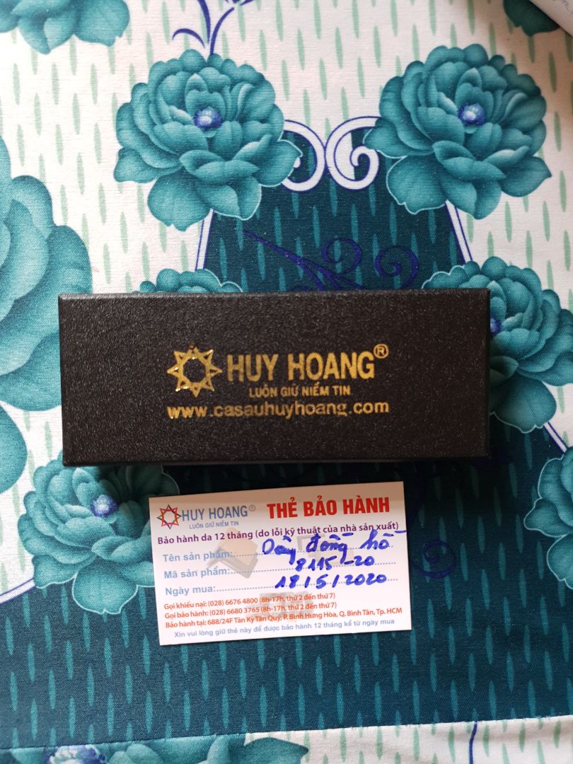 Nhận hàng xong mang về nhà mở ra tìm mãi không thấy chốt cài, khóa đâu cả, chỉ có mổi dây da. Như vậy làm sao mà sử dụng trời. Giờ phải liên hệ tiki hay shop vậy???