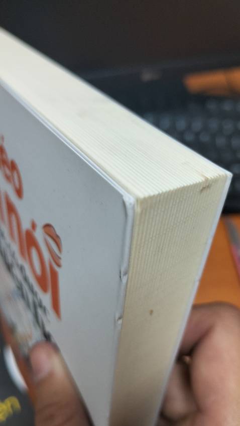 Sách bị móp , dơ. Không hài lòng nha shop ơi.