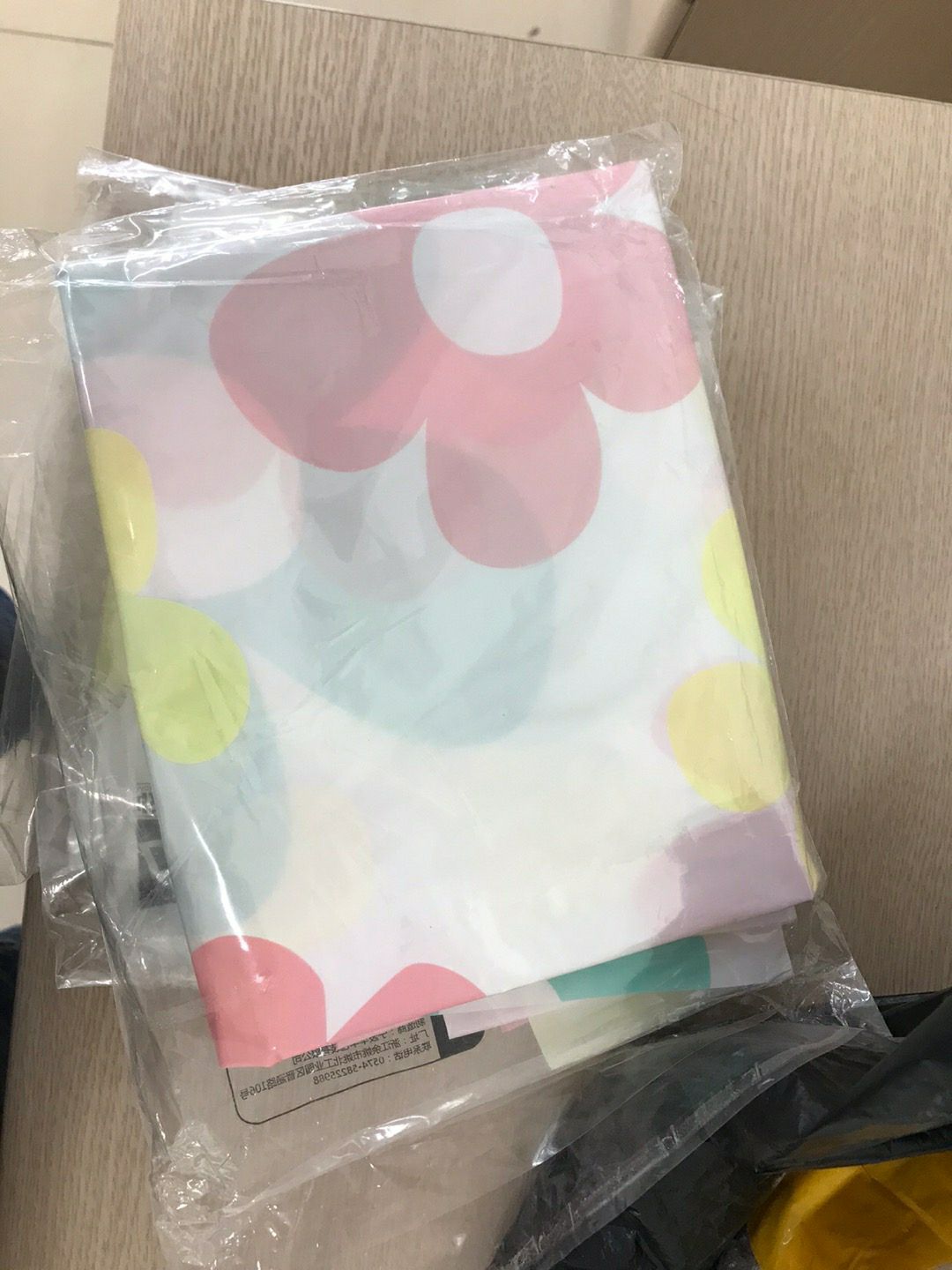 Shop đóng gói cẩn thận, giao đầy đủ hàng. Hút chăn với áo quầ ưng lắm luôn ý. túi 40*60 mà hút đc tận 2 cái áo phai dầy. nên mua nhé