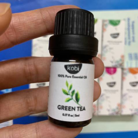 Lần đầu mua được tinh dầu ưng ý đến thế. Mùi rất tự nhiên, dễ chịu lắm ạ. Đóng gói cẩn thận, chắc chắn. Giao hàng siêu nhanh luôn. Sẽ ủng hộ tiếp