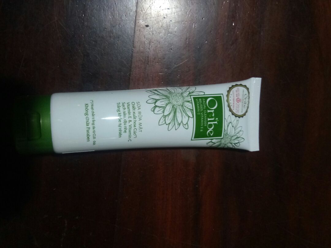 Giao hàng nhanh, đóng gói kĩ,  vì đây là lần đầu mình sử dụng sản phẩm nên vẫn chưa biết kết quả trên da có hiệu quả hay không nhưng về cơ bản, thành phần của sản phẩm khá lành tính và an toàn