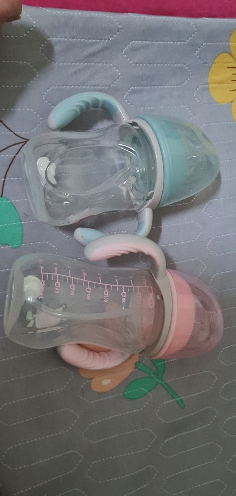 chưa dùng nên ko biết bé bú ok ko? tuy nhiên nhìn bình khá đẹp