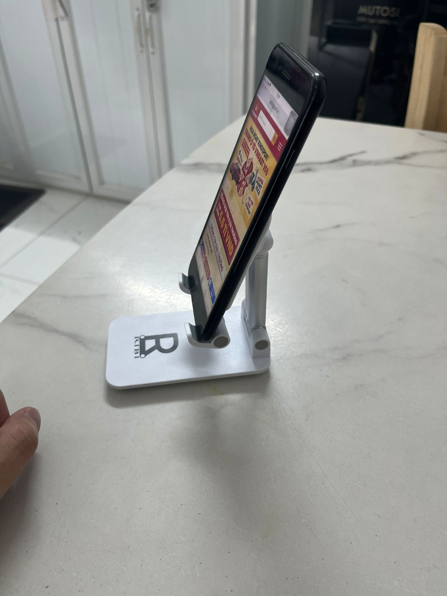 Hàng như mô tả, đẹp, nhỏ gọn, chắc chắn, ko bị đổ như mẫu trước mình dùng. sẽ ủng hộ thêm màu khác