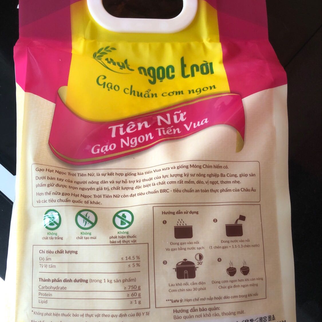 Giao hàng nhanh. Đúng hàng. Gạo thơm và ngon Giao hàng nhanh. Đúng hàng. Gạo thơm và ngon