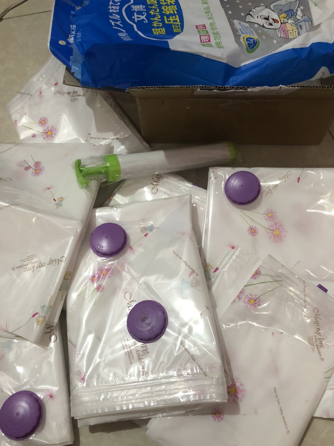 Đóg gói chắc chắn cẩn thận. Túi đẹp . Chưa biết tg nén dc lâu ko cơ mà vẫn đánh giá tốt cho sản phẩm.