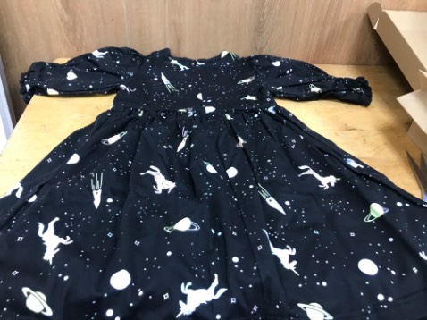 Chất vải thun chắc chắn, đường may đẹp, vừa vặn. Bọc hàng đẹp và chau chuốt cẩn thận
Cám ơn shop