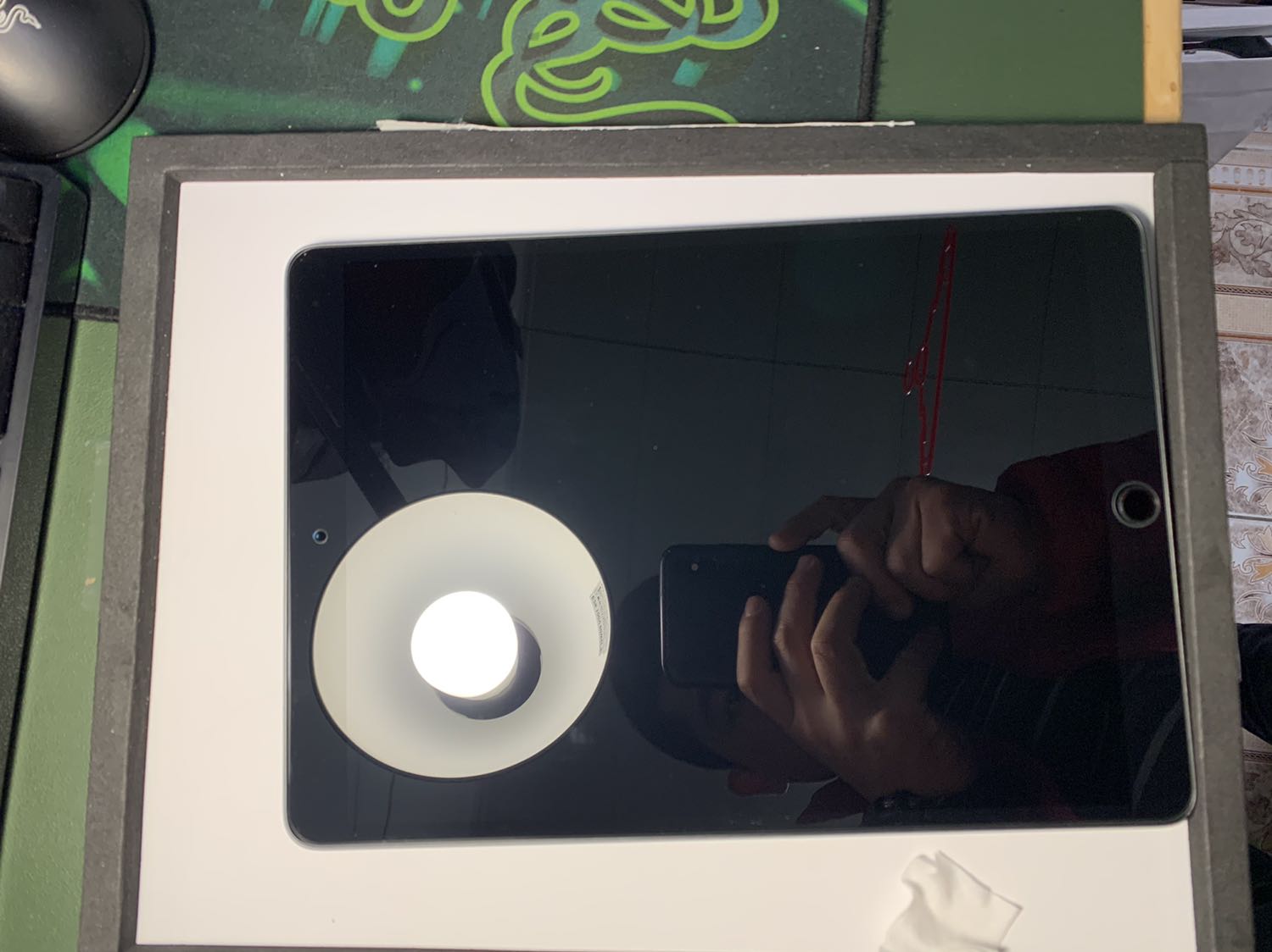 Đóng gói cẩn thận, giao hàng nhanh
Khung kính cường lực không phù hợp với ipad air 3 10.5 inch 2019 của mình.
Cho kính vào khung nhựa không khít camera và nút home.
Các bạn sử dụng ipad air 3 10.5 inch như mình cần cân nhắc trước khi mua