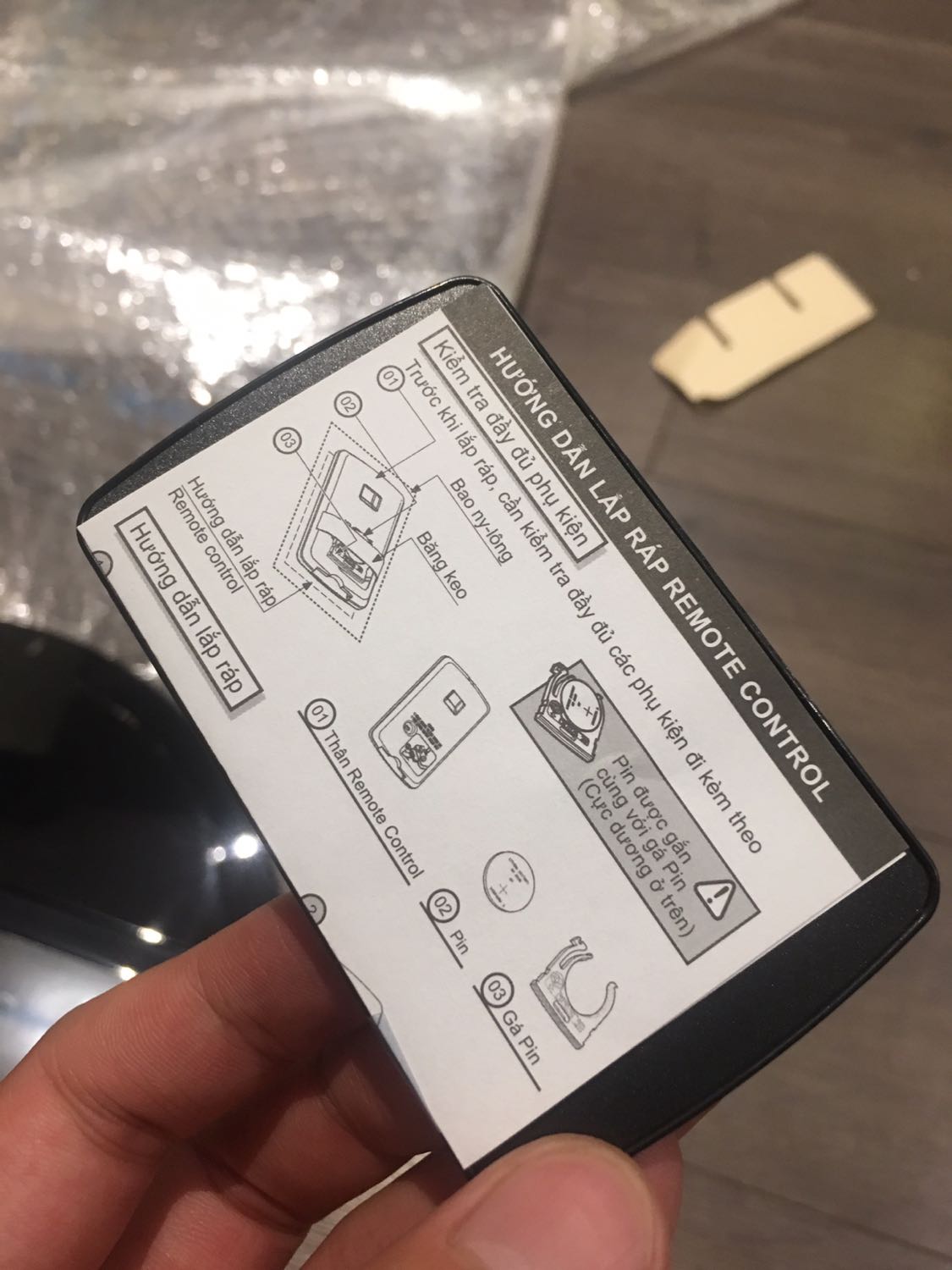 Đóng gói cẩn thận, giao hàng đúng hẹn dù trời có bão số 2. chất lượng quạt rất tốt. Có điều khiển