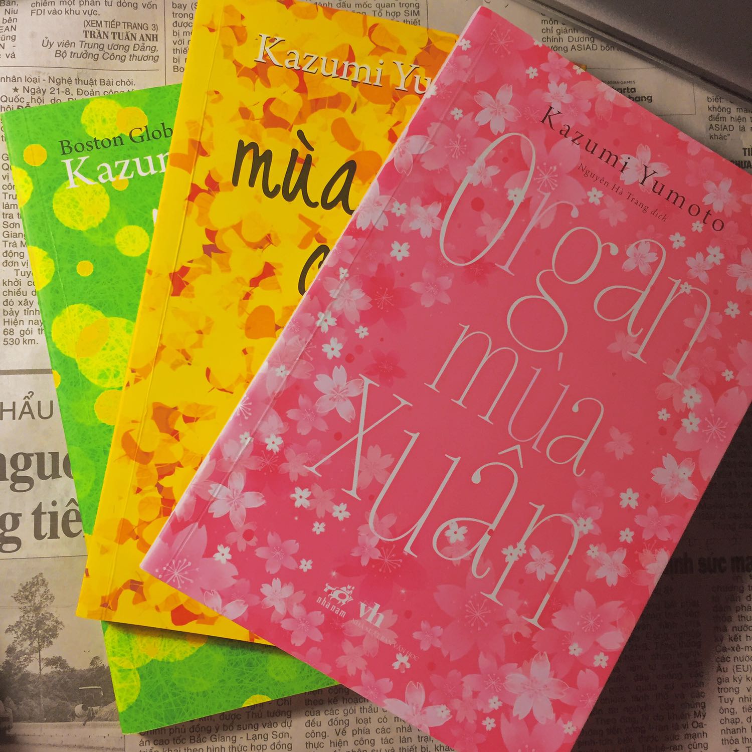 Với những câu truyện được kể theo góc nhìn của ngững đứa trẻ tưởng chừng như chỉ là những câu chuyện ngây ngô nhưng mang lại bao nhiêu bài học bao nhiêu thứ mà người lớn những người luôn có một đưqs trẻ vên trong mình phải suy ngẫm mình nghĩ nên đọc cuốn này một lần không chủ là vì mùa hạ của trẻ con mà cả mùa hạ của người lớn văn học nhật luôn nhẹ nhàng và sâu lắng như vậy sách ko móp méo đẹp lắm nha 4,5/5 sao