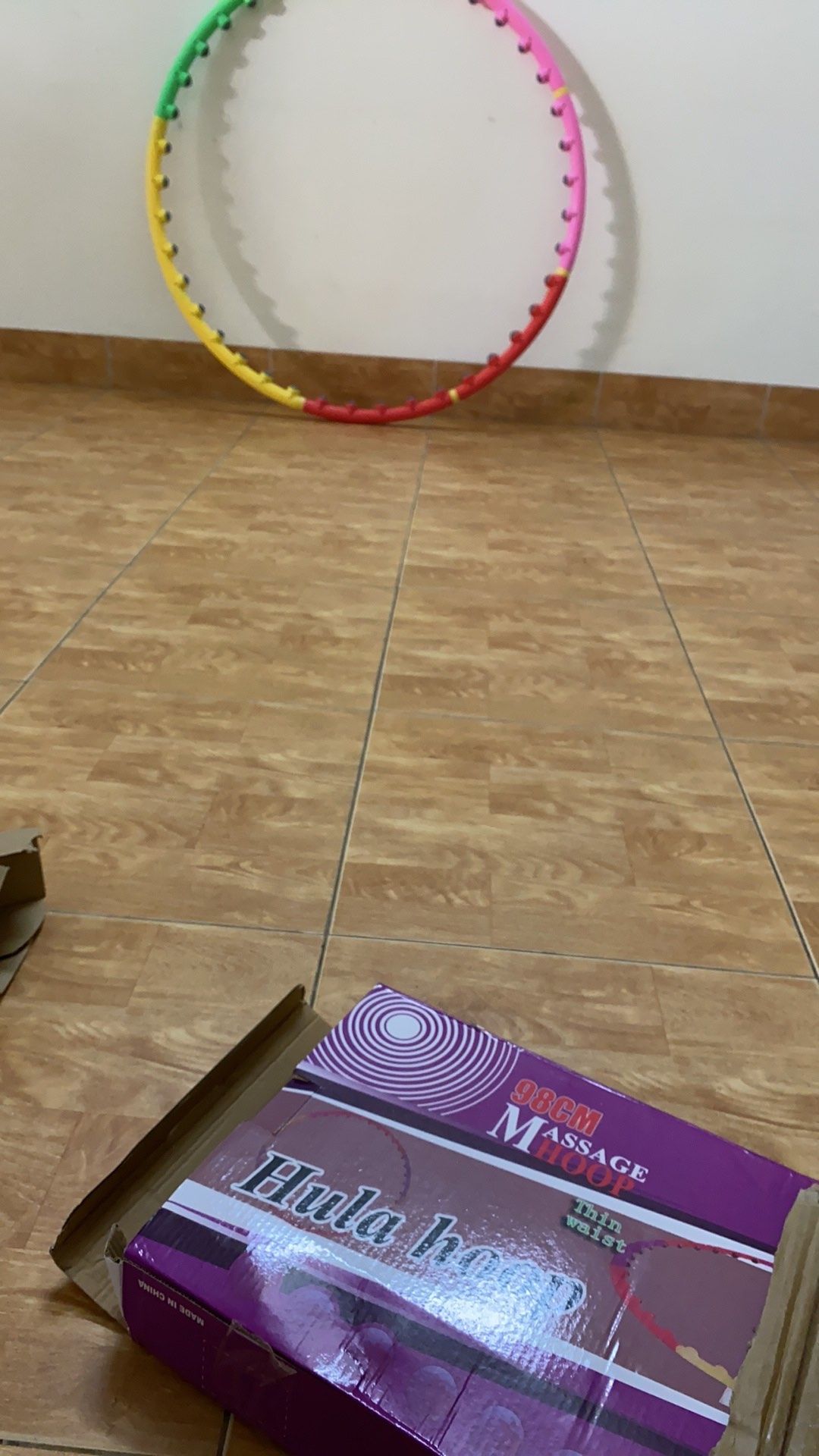 Vòng đẹp, chất liệu tốt ms lắc 1 xíu mà căng hết cơ bụng. shop giao hàng nhanh. đóng gói kĩ cực kì luôn ý sau sẽ ủng hộ tiếp