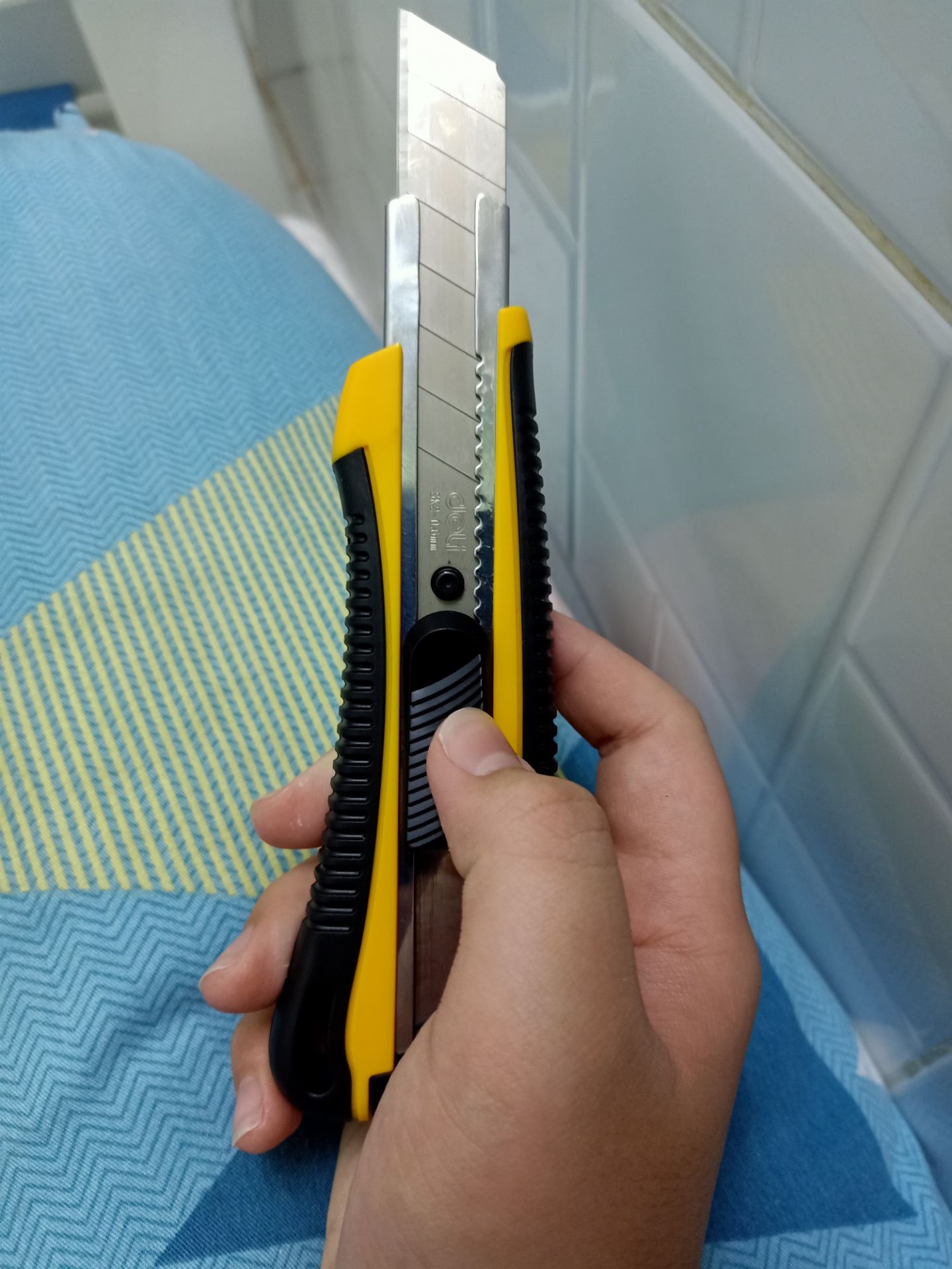 Sản phẩm rất đẹp, bền, chắc chắn, dao rọc rất bén và rọc rất dễ